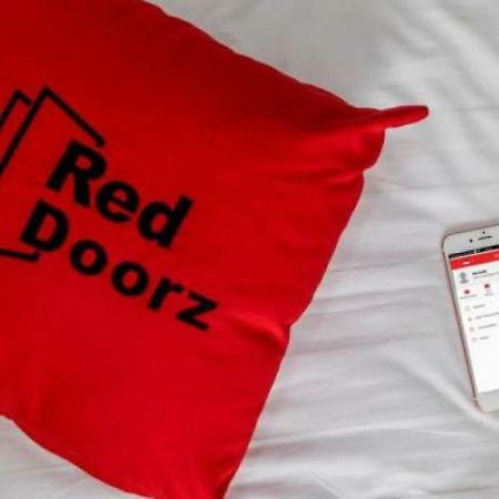 Hotel Reddoorz Near Solo Balapan Station Exteriér fotografie