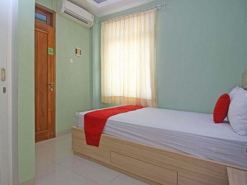 Hotel Reddoorz Near Solo Balapan Station Exteriér fotografie