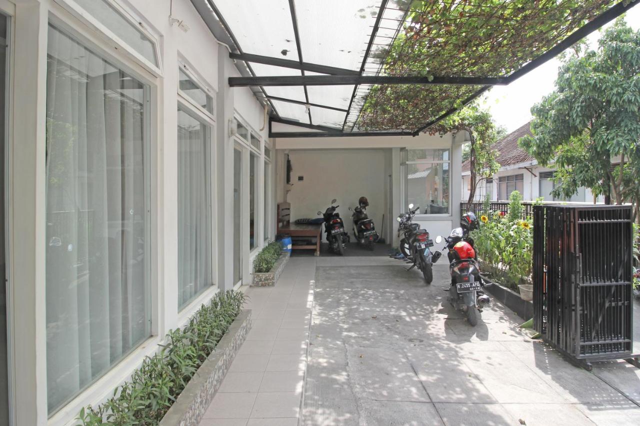 Hotel Reddoorz Near Solo Balapan Station Exteriér fotografie
