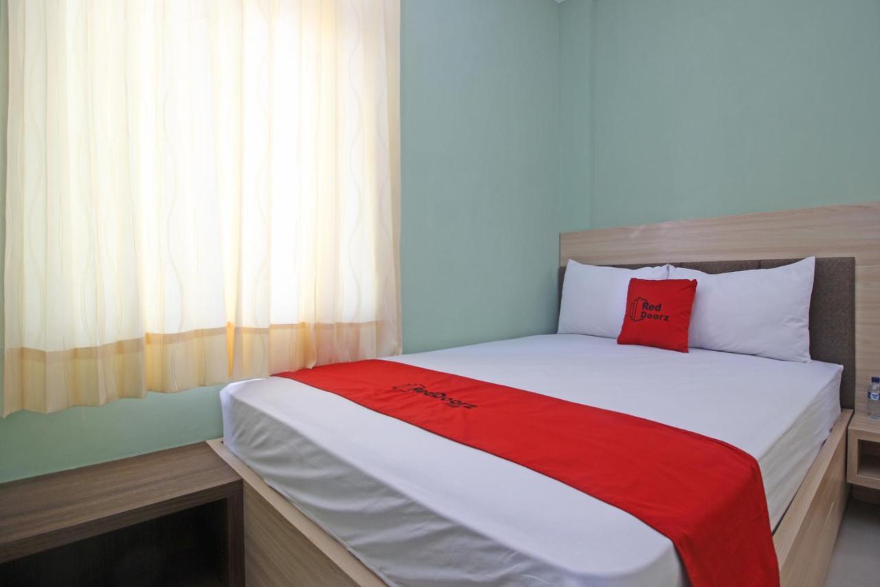Hotel Reddoorz Near Solo Balapan Station Exteriér fotografie