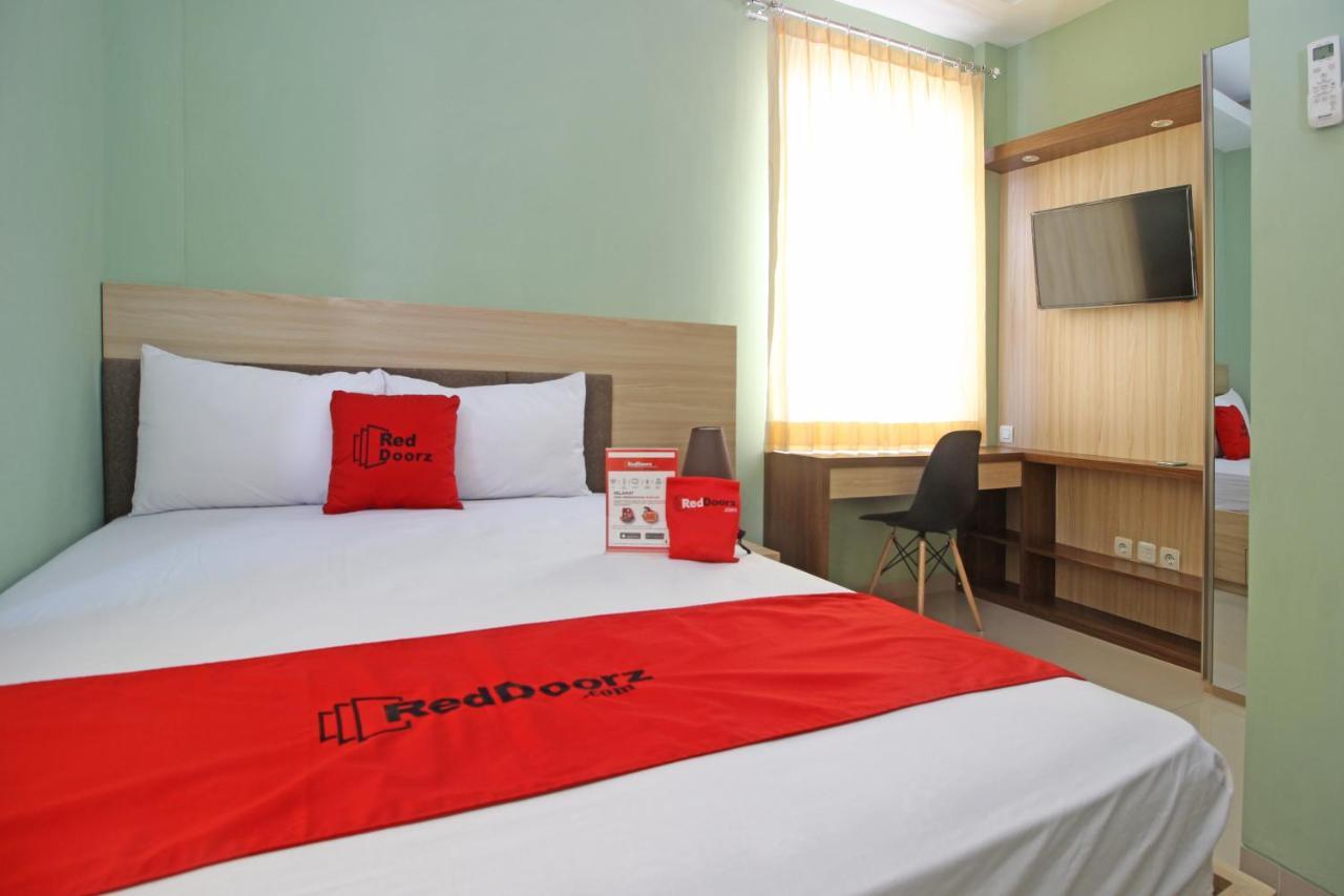 Hotel Reddoorz Near Solo Balapan Station Exteriér fotografie